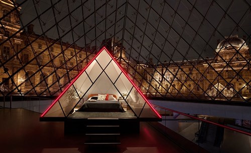 Noche en el museo del Louvre